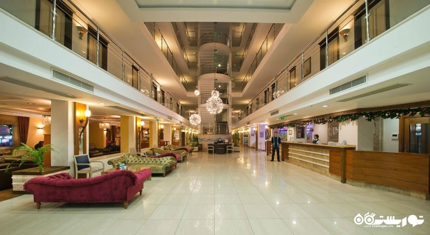 میز پذیرش و قسمت لابی هتل